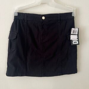 DKNY BLACK SKIRT